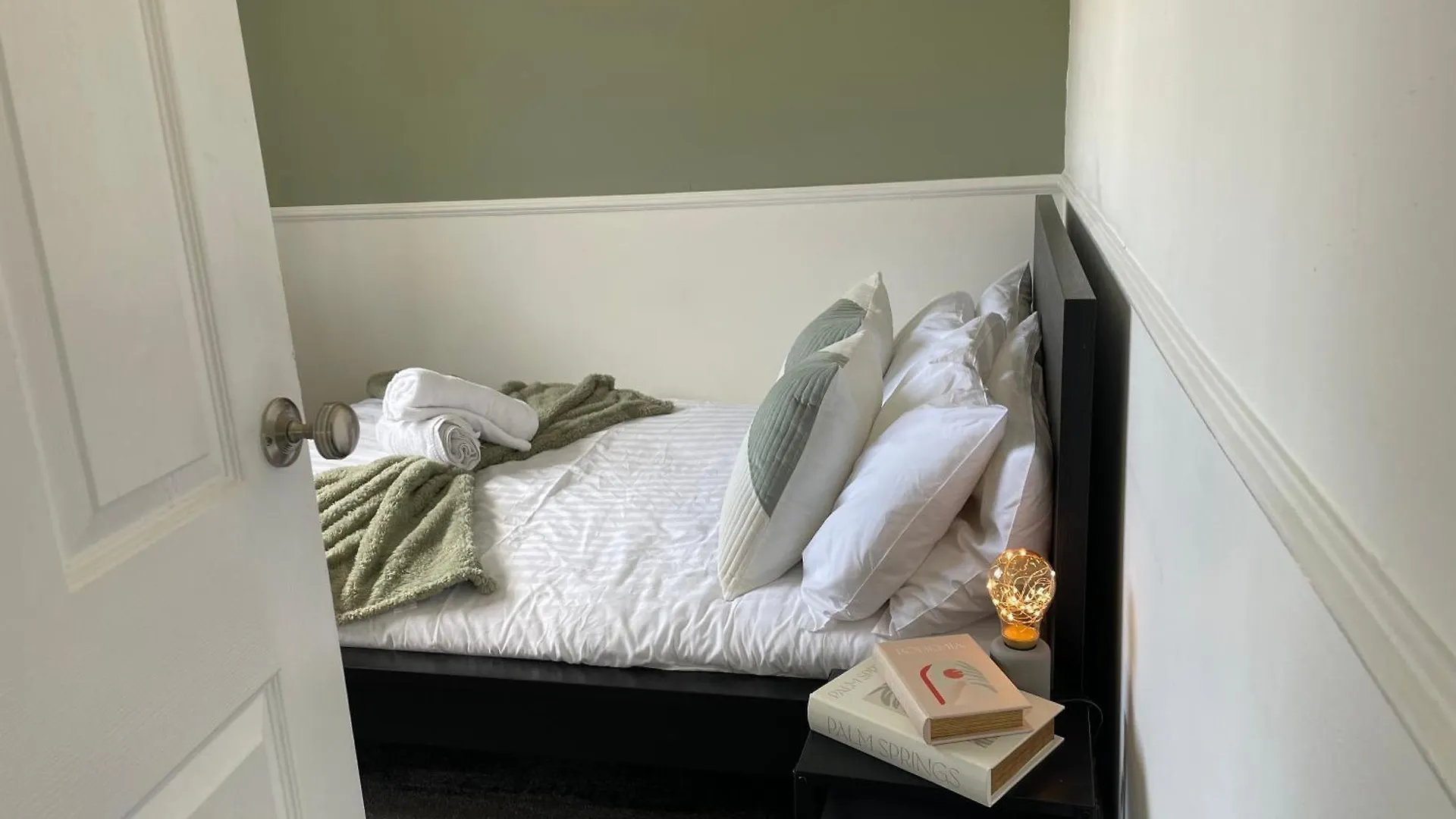 Redcroft Green 3 Bdrm Sleeps 5 Quiet Residental Area Newcastle upon Tyne 0*,  United Kingdom