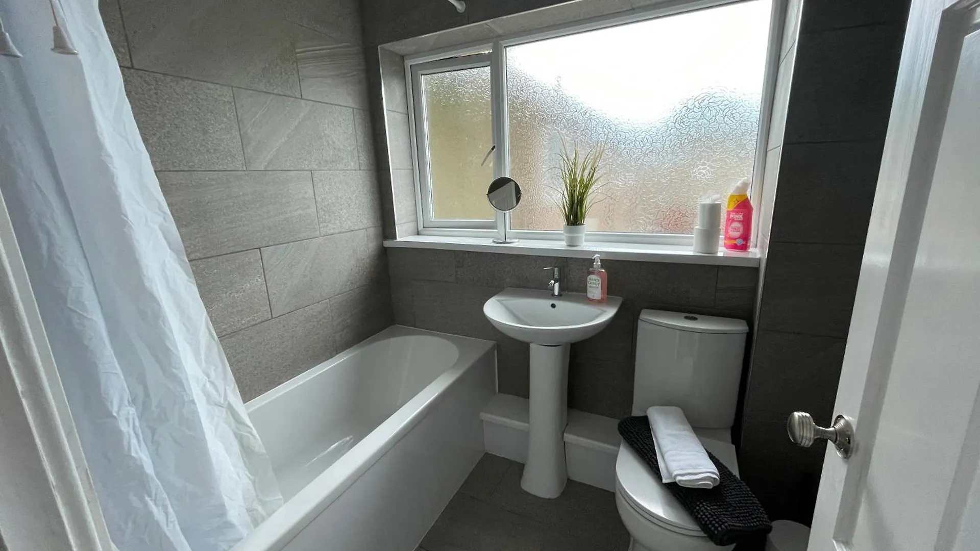 Redcroft Green 3 Bdrm Sleeps 5 Quiet Residental Area Newcastle upon Tyne United Kingdom