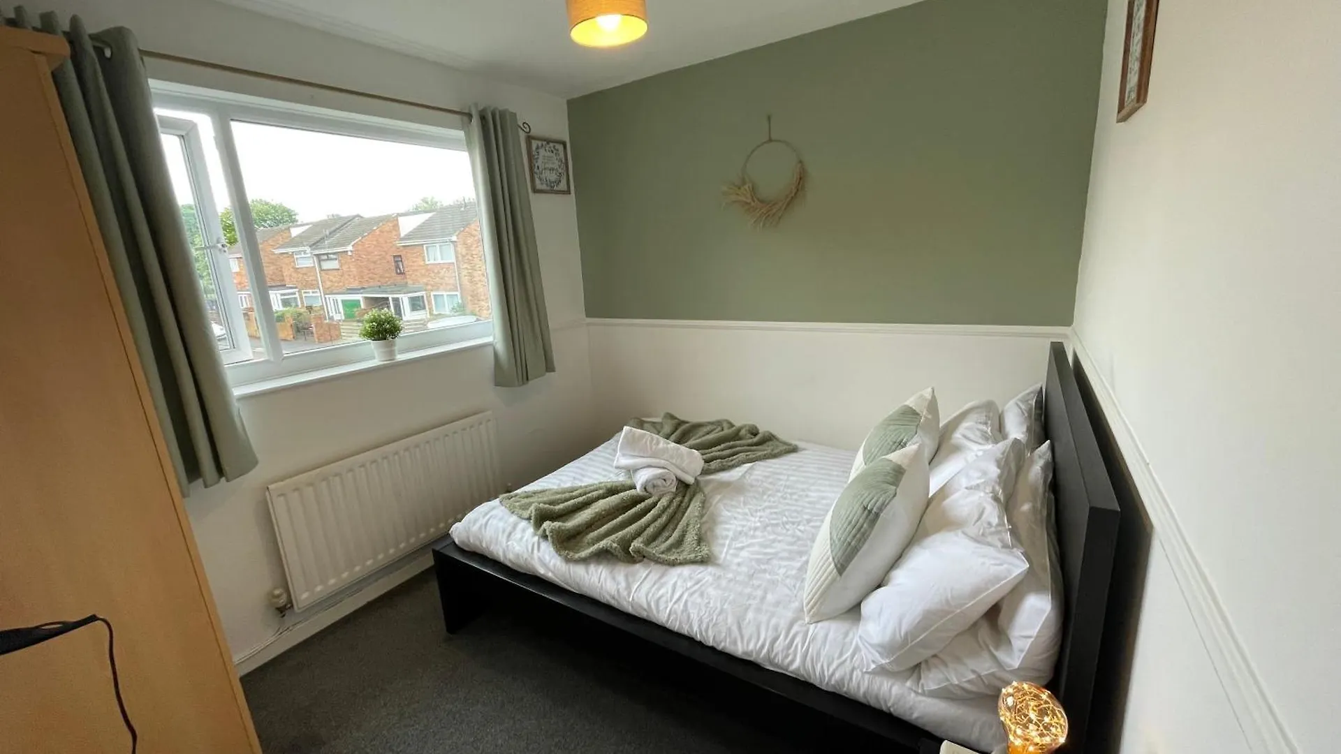 Redcroft Green 3 Bdrm Sleeps 5 Quiet Residental Area Newcastle upon Tyne 0*,
